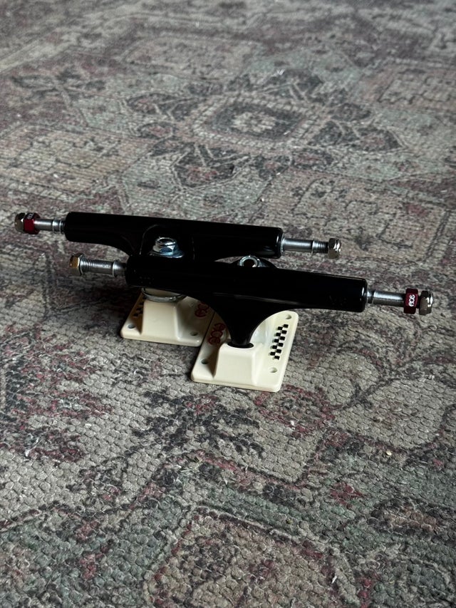 Trucks | MOLOTOV SKATESHOP